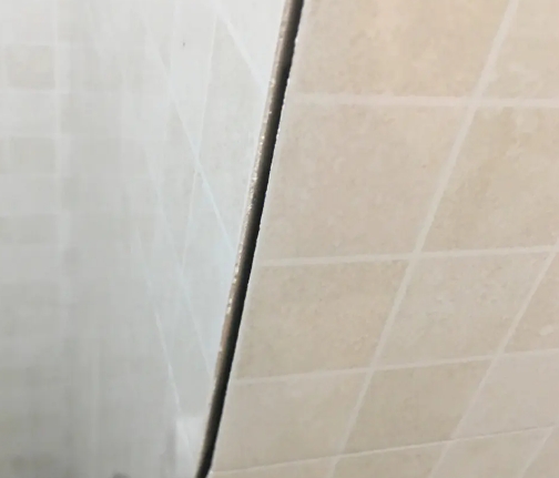 黎城瓷砖空鼓维修公司分享阳台瓷砖脱落的修复过程可以分为以下几个步骤