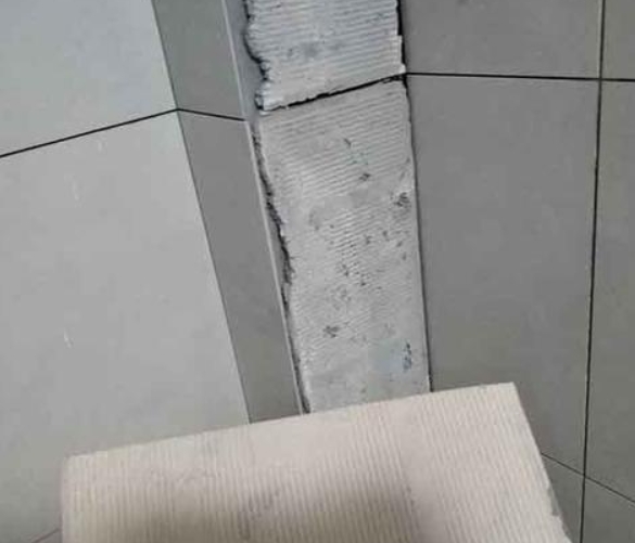 黎城瓷砖空鼓维修公司分享下厨房瓷砖脱落的补救措施。